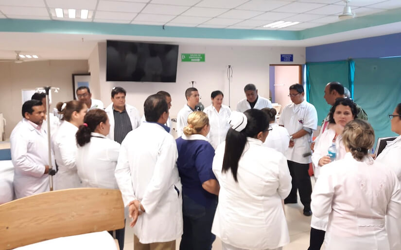 dr-enrique-beteta-medicos-cubanos-recorren-hospital-juigalpa